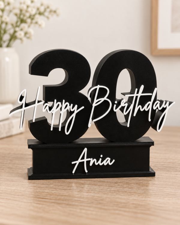 ChatGPT Image 16 wrz 2026, 21_34_03 Personalizowana statuetka urodzinowa z imieniem i wiekiem